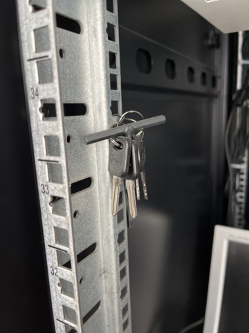 1131900-13 Server rack (Toten) with equipment