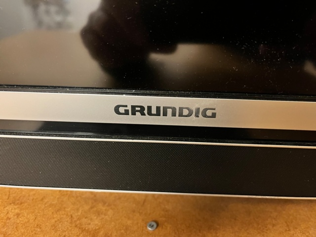 1154970-4 2 TV sets brand Grundig and Salora