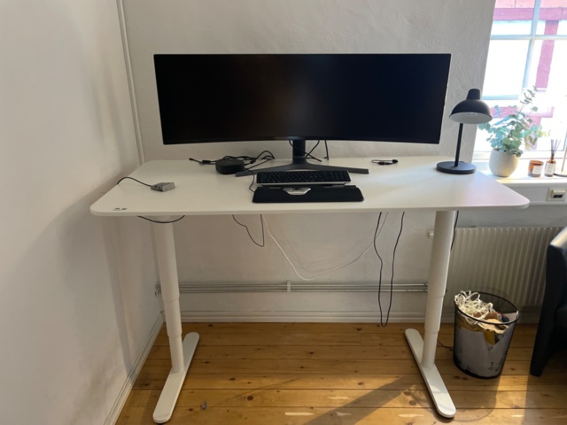 Raise/lower desk, screen, keyboard, - PS Auction - We value the future ...