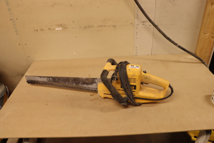 1139895-1 Alligator saw Dewalt DW393