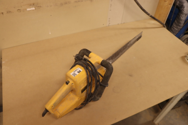 1139895-7 Alligator saw Dewalt DW393