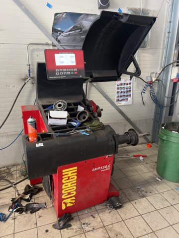 1117119-1 Tire balancing machine Corghi EM 9550-C Plus - 2020