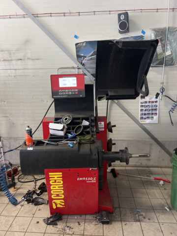 1117119-2 Tire balancing machine Corghi EM 9550-C Plus - 2020