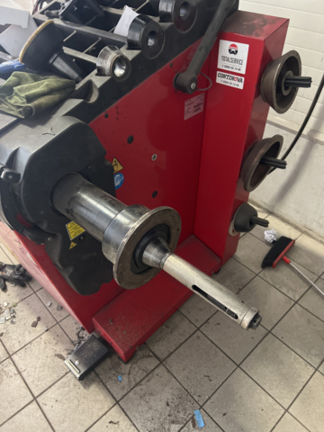 1117119-3 Tire balancing machine Corghi EM 9550-C Plus - 2020