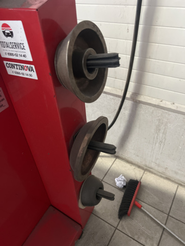 1117119-6 Tire balancing machine Corghi EM 9550-C Plus - 2020