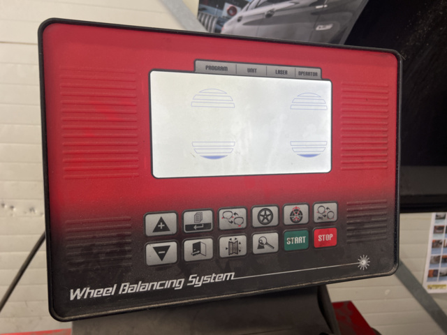 1117119-8 Tire balancing machine Corghi EM 9550-C Plus - 2020