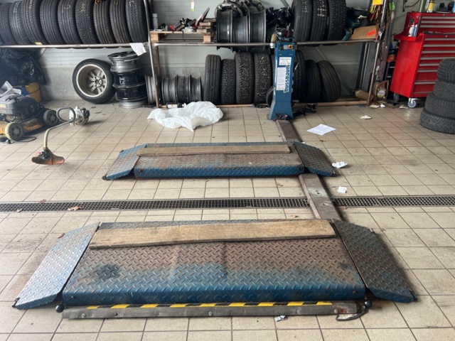 1117124-2 Scissor lift Nussbaum Jumbo Lift 300011NT - 2010