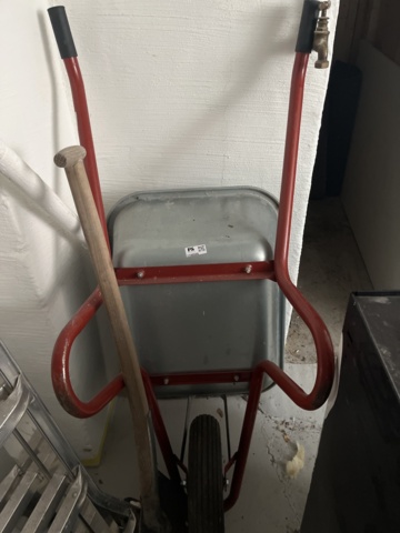 1146566-2 Wheelbarrow & garden tools