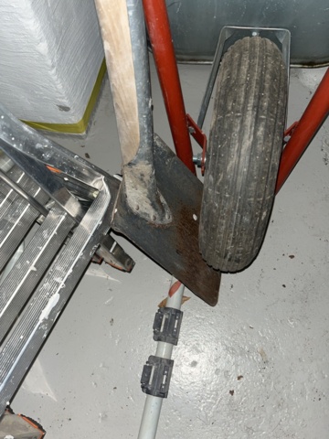 1146566-3 Wheelbarrow & garden tools