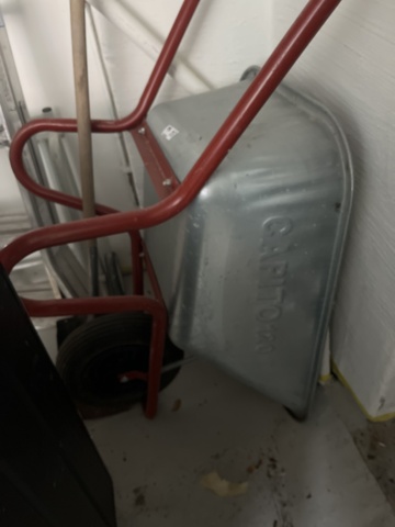 1146566-4 Wheelbarrow & garden tools