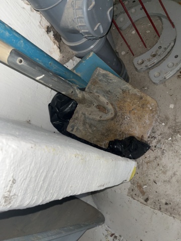 1146566-5 Wheelbarrow & garden tools