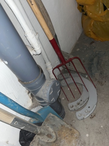 1146566-6 Wheelbarrow & garden tools