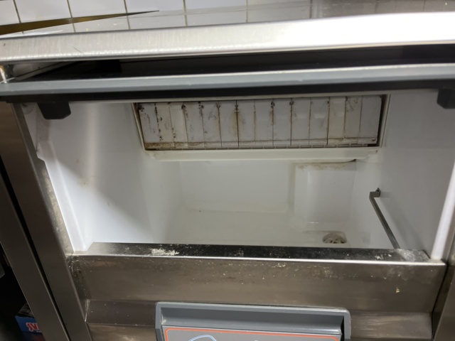 1067325-4 Ice machine Migel KL32