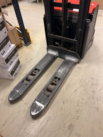 1146582-12 Track stacker - Toyota BT Staxio SWE120L - 175 hours