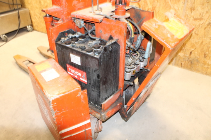 1142067-16 BT Stacker truck