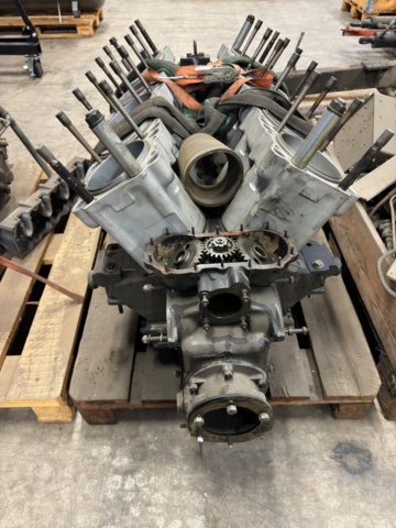 1159057-5 Rolls Royce tank engine, V12, MK 4B