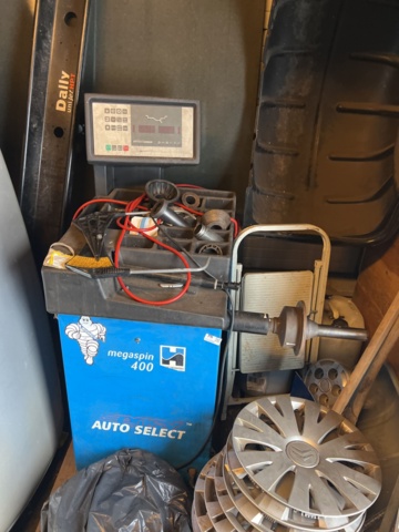 1117205-1 Balancing machine Hofman Megaspin 400