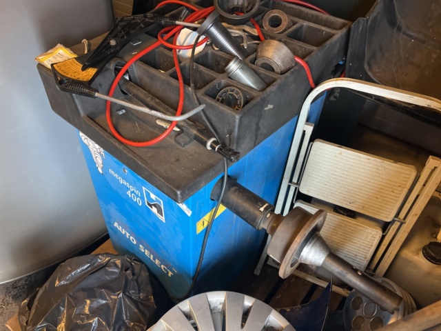 1117205-4 Balancing machine Hofman Megaspin 400