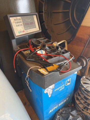 1117205-6 Balancing machine Hofman Megaspin 400