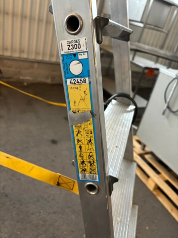 899457-3 Stepladder Zarges Z300 is a flanged stepladder with practical toolbox., 7 steps