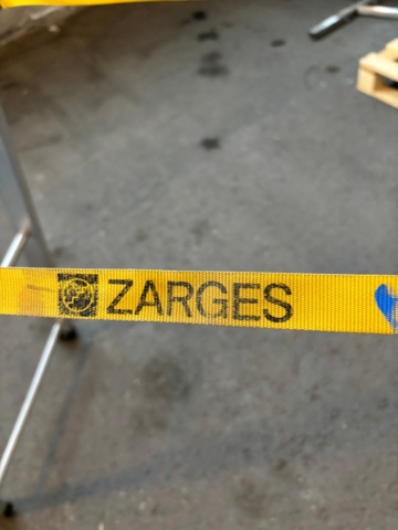 899457-4 Stepladder Zarges Z300 is a flanged stepladder with practical toolbox., 7 steps