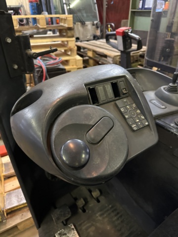 1065016-9 Reach truck, Linde R14, 2004