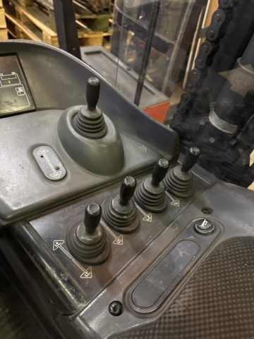 1065016-10 Reach truck, Linde R14, 2004