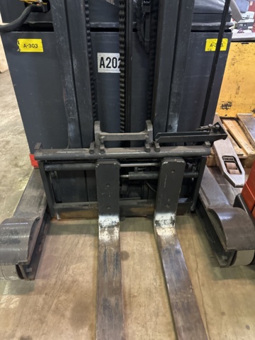 1065016-16 Reach truck, Linde R14, 2004