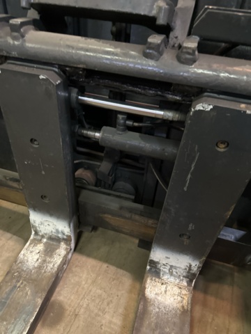 1065016-18 Reach truck, Linde R14, 2004