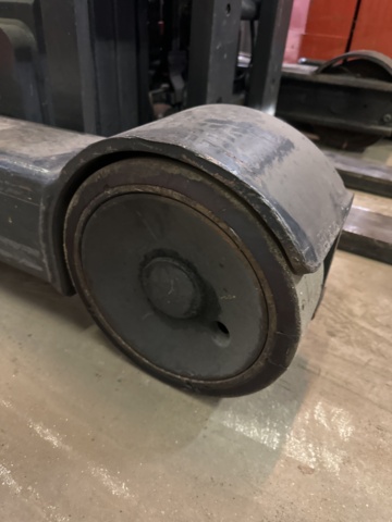 1065016-20 Reach truck, Linde R14, 2004