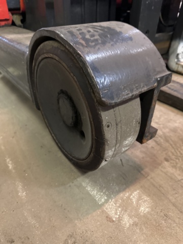 1065016-21 Reach truck, Linde R14, 2004