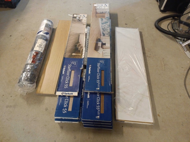 1129876-1 Lot with tarket floor etc