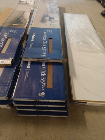 1129876-4 Lot with tarket floor etc