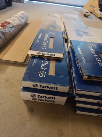 1129876-7 Lot with tarket floor etc