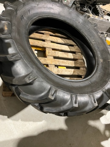 1160402-1 Tractor tires 18.4-38