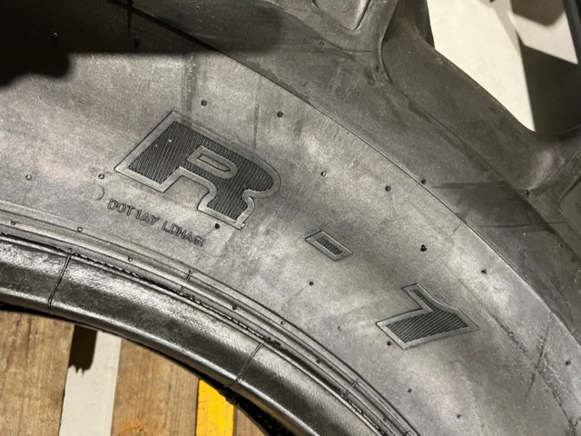 1160402-4 Tractor tires 18.4-38