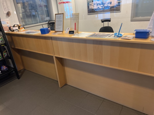 1117198-2 Customer reception counters with contents