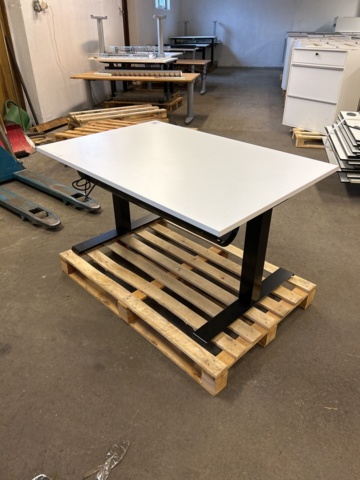 1161036-3 Höj och sänkbart skrivbord - Kinnarps 2 stycken