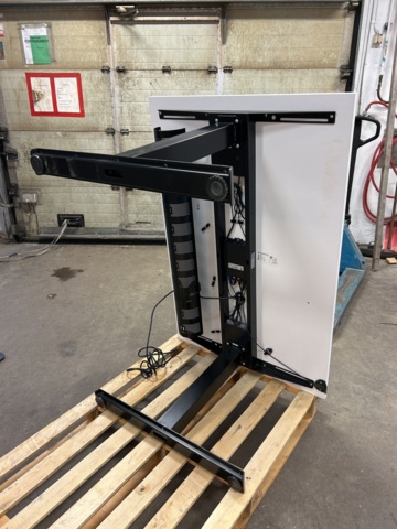 1161036-7 Höj och sänkbart skrivbord - Kinnarps 2 stycken