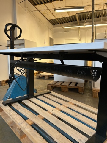 1161036-8 Höj och sänkbart skrivbord - Kinnarps 2 stycken