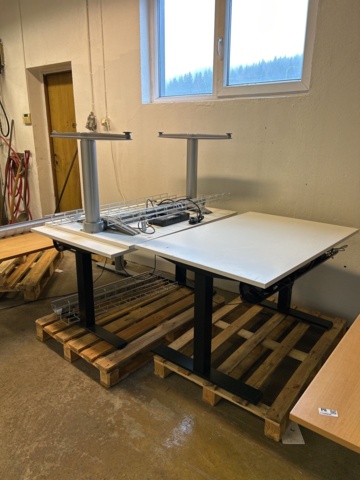 1161036-13 Höj och sänkbart skrivbord - Kinnarps 2 stycken