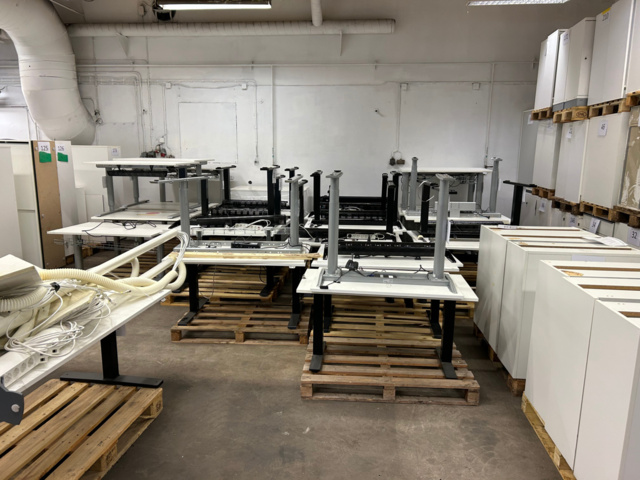 1161036-14 Höj och sänkbart skrivbord - Kinnarps 2 stycken