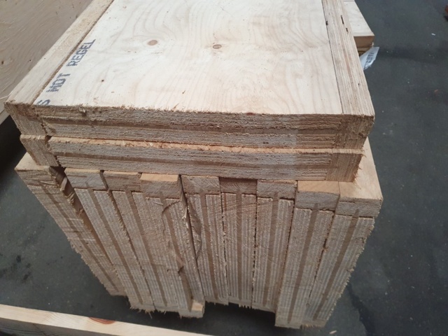 1120892-3 Lot with glulam beams