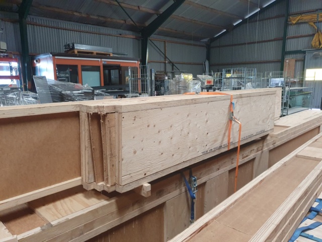 1120892-5 Lot with glulam beams