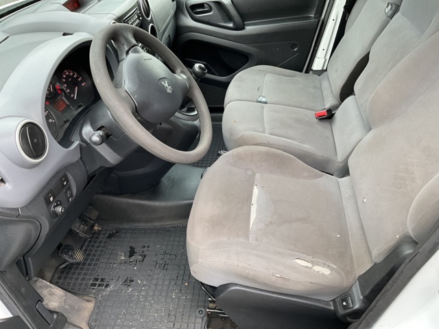 1120896-10 Peugeot Partner Van 1.6 HDi - 2012