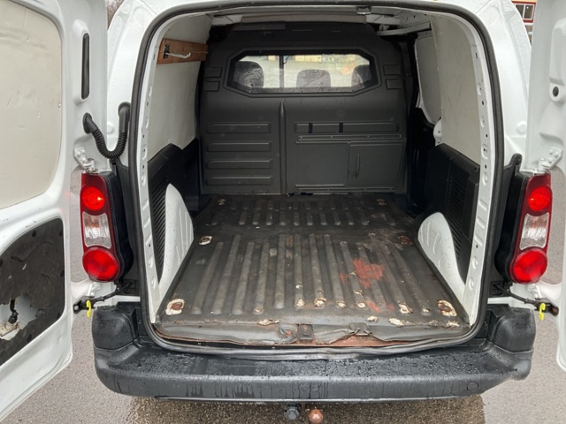 1120896-15 Peugeot Partner Van 1.6 HDi - 2012