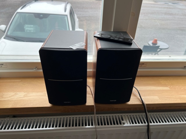 1052863-1 Speakers 2 pcs with remote control - Edifier R1280DBs