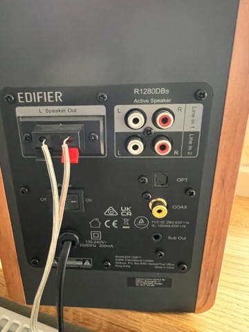 1052863-5 Speakers 2 pcs with remote control - Edifier R1280DBs