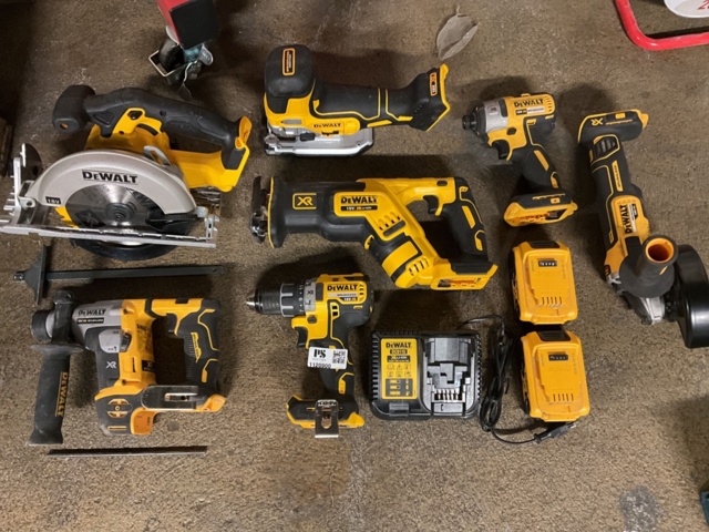 1120900-1 7 pcs. machines Devalt with battery and charger