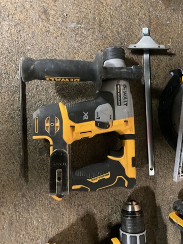 1120900-2 7 pcs. machines Devalt with battery and charger